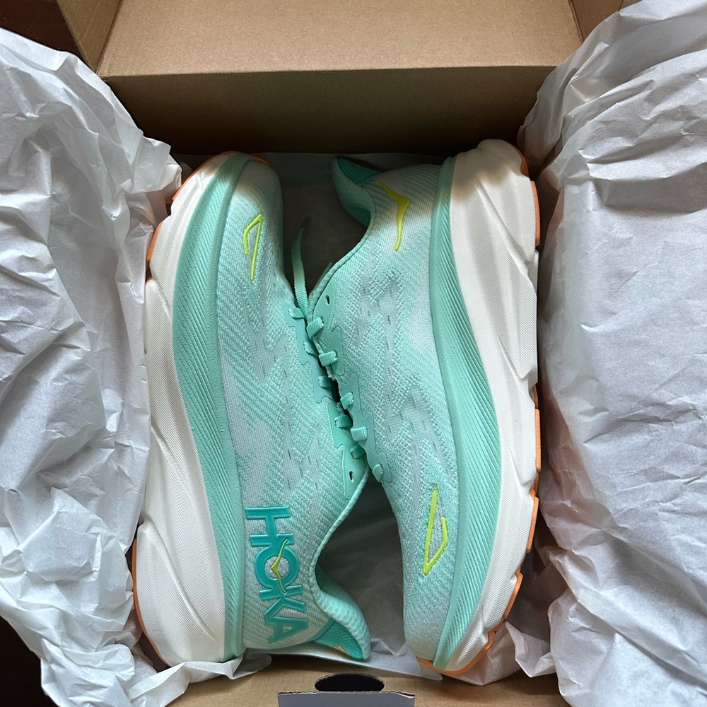 Hoka Clifton 9 brand new in box, size 8 wide women’s teal/aqua